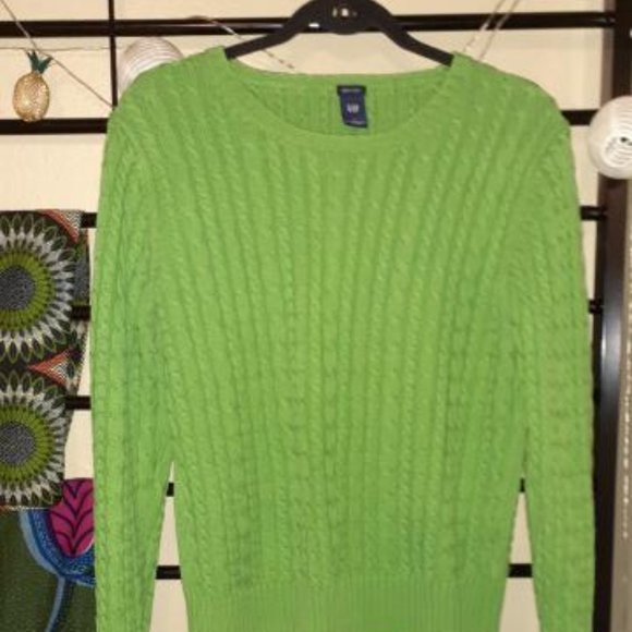 large green cable knit pullover. - Picture 1 of 1
